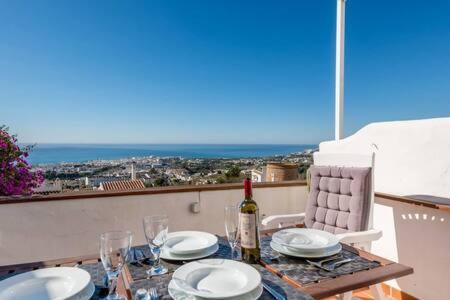 Bonito Apartamento Con Preciosas Vistas Y Piscina Нерха Екстериор снимка